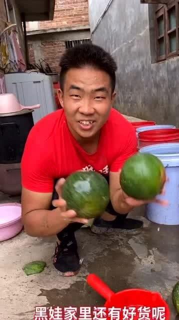 精神小伙吃瓜,揭秘娱乐圈幕后真相