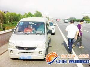 高速面包车吃瓜,揭秘瓜农的智慧运输